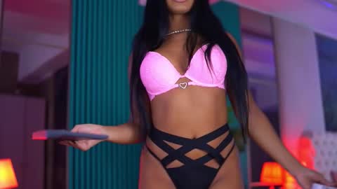 Snapshot of arabellaposh chatting on 10.19.25 arabellaposh online show from 10.19.25