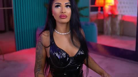 Snapshot of arabellaposh chatting on 10.21.25 arabellaposh online show from 10.21.25