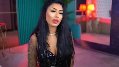 Snapshot of arabellaposh chatting on 10.24.25 arabellaposh online show from 10.24.25