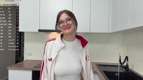 Caroline online show from 04.12.26