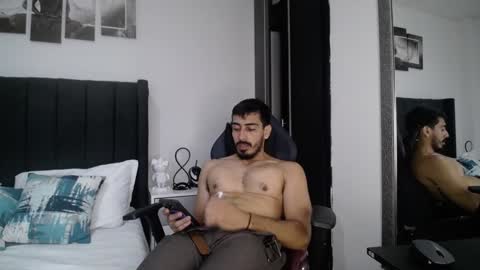 Snapshot of ares_xxxx chatting on 12.01.24 ARES online show from 12.01.24