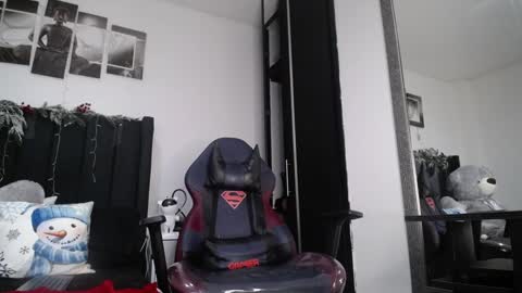 Snapshot of ares_xxxx chatting on 12.12.24 ARES online show from 12.12.24