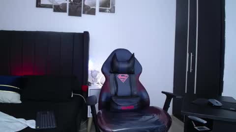 Snapshot of ares_xxxx chatting on 02.14.25 ARES online show from 02.14.25