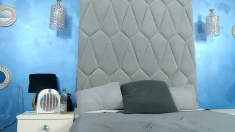 Snapshot of aretialisya chatting on 10.31.25 aretialisya online show from 10.31.25