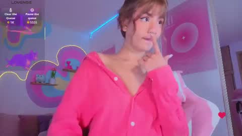 Snapshot of ari_blis chatting on 07.18.26 ari_blis online show from 07.18.26