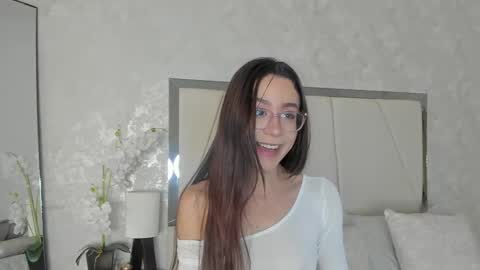 Snapshot of ari_wilde chatting on 06.07.26 Ari Wilde online show from 06.07.26