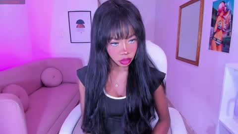 Snapshot of aria_brown_19 chatting on 01.19.25    ARIA    online show from 01.19.25