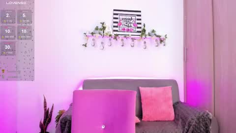 Snapshot of aria_brown_19 chatting on 03.10.25    ARIA    online show from 03.10.25