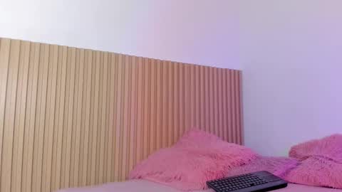 Aria Millers  online show from 02.04.26