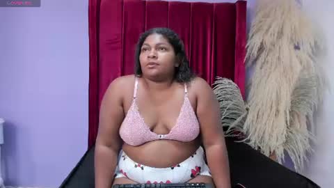 Snapshot of aria_velvett chatting on 07.22.26 aria_velvett online show from 07.22.26