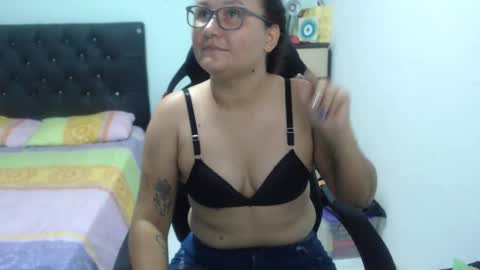 Snapshot of ariadna_6 chatting on 10.18.25 ...Ariana... online show from 10.18.25