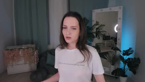 Snapshot of ariadna_s chatting on 10.04.25 Ariadna online show from 10.04.25