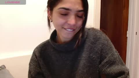 Snapshot of ariagal chatting on 04.27.26 ariagal online show from 04.27.26