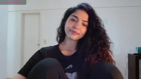 Snapshot of ariagal chatting on 04.28.26 ariagal online show from 04.28.26