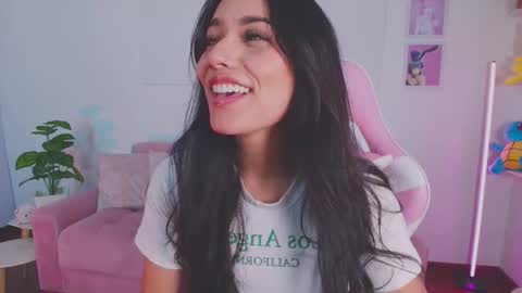 Snapshot of ariana_bae_ chatting on 10.14.25 online show from 10.14.25