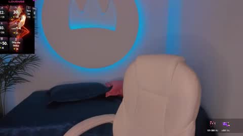 Snapshot of ariana_pierce chatting on 10.08.25 Ariana online show from 10.08.25