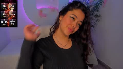 Snapshot of ariana_pierce chatting on 10.31.25 Ariana online show from 10.31.25