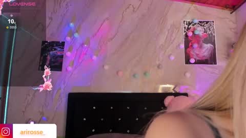 Snapshot of ariana_rosse__ chatting on 09.08.25 Ariana online show from 09.08.25
