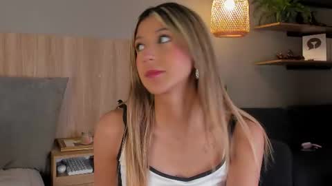 Snapshot of ariana_rosse__ chatting on 07.27.26 Ariana online show from 07.27.26