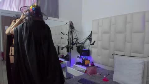  ariana  online show from 10.30.25