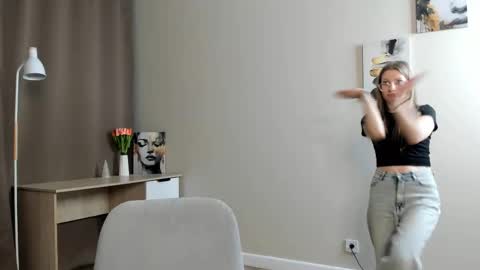 Snapshot of arianaabramek chatting on 02.06.26 Alice online show from 02.06.26