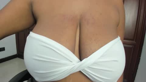 Snapshot of arianacontee chatting on 10.03.25 Andrea online show from 10.03.25