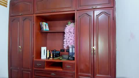 Snapshot of arianacontee chatting on 10.13.25 Andrea online show from 10.13.25