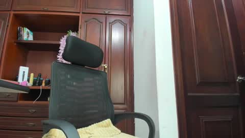 Snapshot of arianacontee chatting on 10.15.25 Andrea online show from 10.15.25