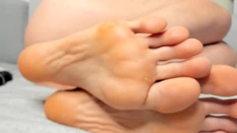 Snapshot of arianaonfire chatting on 10.27.25 Ariana Steven online show from 10.27.25