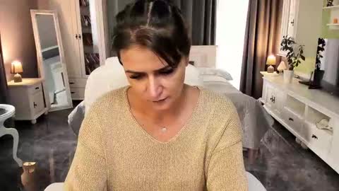 Snapshot of arianasage_ chatting on 10.02.25 Ana online show from 10.02.25