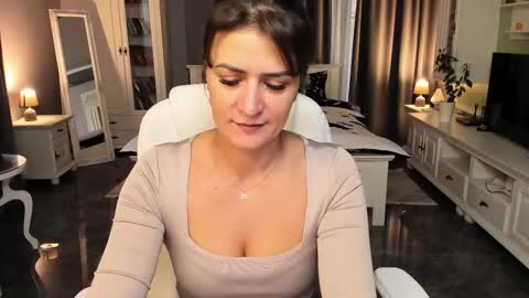 Snapshot of arianasage_ chatting on 10.03.25 Ana online show from 10.03.25