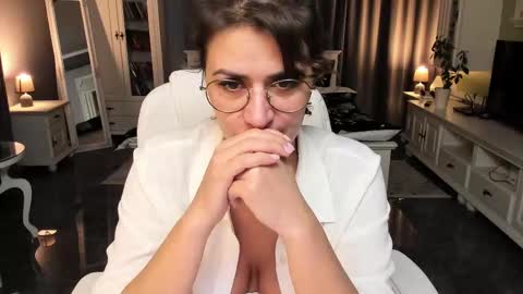 Snapshot of arianasage_ chatting on 10.16.25 Ana online show from 10.16.25