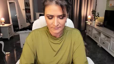 Snapshot of arianasage_ chatting on 10.24.25 Ana online show from 10.24.25