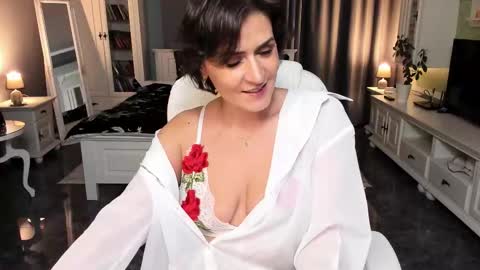 Snapshot of arianasage_ chatting on 11.05.25 Ana online show from 11.05.25