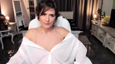 Snapshot of arianasage_ chatting on 11.07.25 Ana online show from 11.07.25