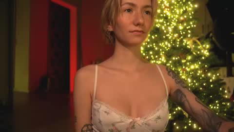 Snapshot of arianna_richi chatting on 12.17.24 Olivka online show from 12.17.24