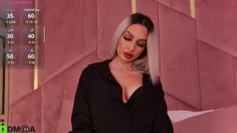 Snapshot of ariannalure chatting on 10.11.25 Arianna online show from 10.11.25