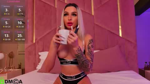 Snapshot of ariannalure chatting on 10.18.25 Arianna online show from 10.18.25