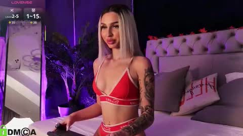 Snapshot of ariannalure chatting on 11.01.25 Arianna online show from 11.01.25