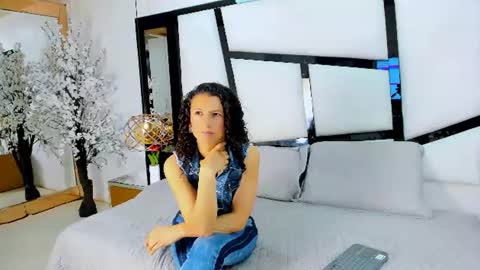 Snapshot of ariannarussell1 chatting on 07.23.26 ariannarussell1 online show from 07.23.26