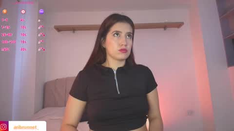 Snapshot of aribrunnet_ chatting on 11.15.25 Ari Just Ari online show from 11.15.25