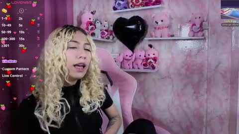 Ari Bunnie  online show from 11.14.25