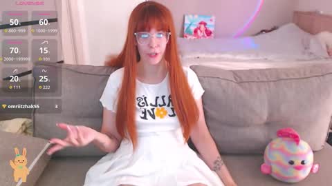 Snapshot of ariel_donovan chatting on 10.03.25 Ariel Donovan online show from 10.03.25