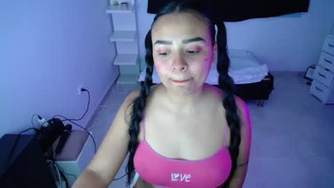 Snapshot of ariel_princess02 chatting on 01.22.25 daniella online show from 01.22.25