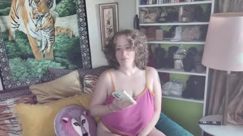 Snapshot of arielabai chatting on 10.09.25 Arielle Ari online show from 10.09.25