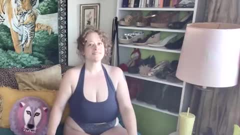 Snapshot of arielabai chatting on 11.03.25 Arielle Ari online show from 11.03.25