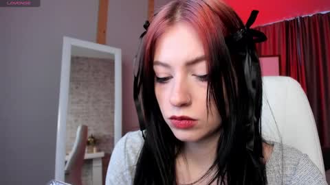 Snapshot of arielabradberry chatting on 12.12.24 Ariel online show from 12.12.24