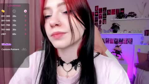 Snapshot of arielabradberry chatting on 02.12.25 Ariel online show from 02.12.25