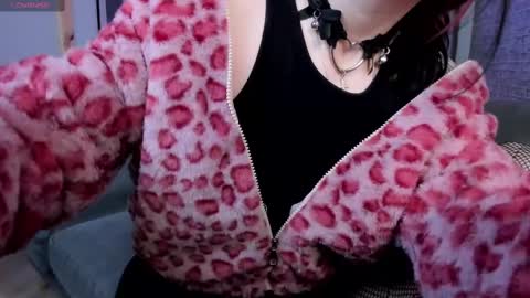 Snapshot of arielabradberry chatting on 02.13.25 Ariel online show from 02.13.25