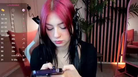 Snapshot of arielabradberry chatting on 02.23.25 Ariel online show from 02.23.25